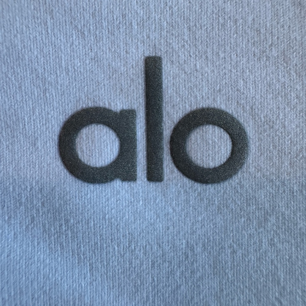 ALO Yoga High-Waist Airbrush Capri Leggings. White. Medium. NWT! - Picture 6 of 8